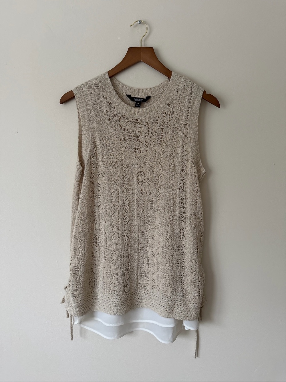 Simply Vera Vera Wang Neutral Beige Crochet Knit Sleeveless Top with Layered Hem